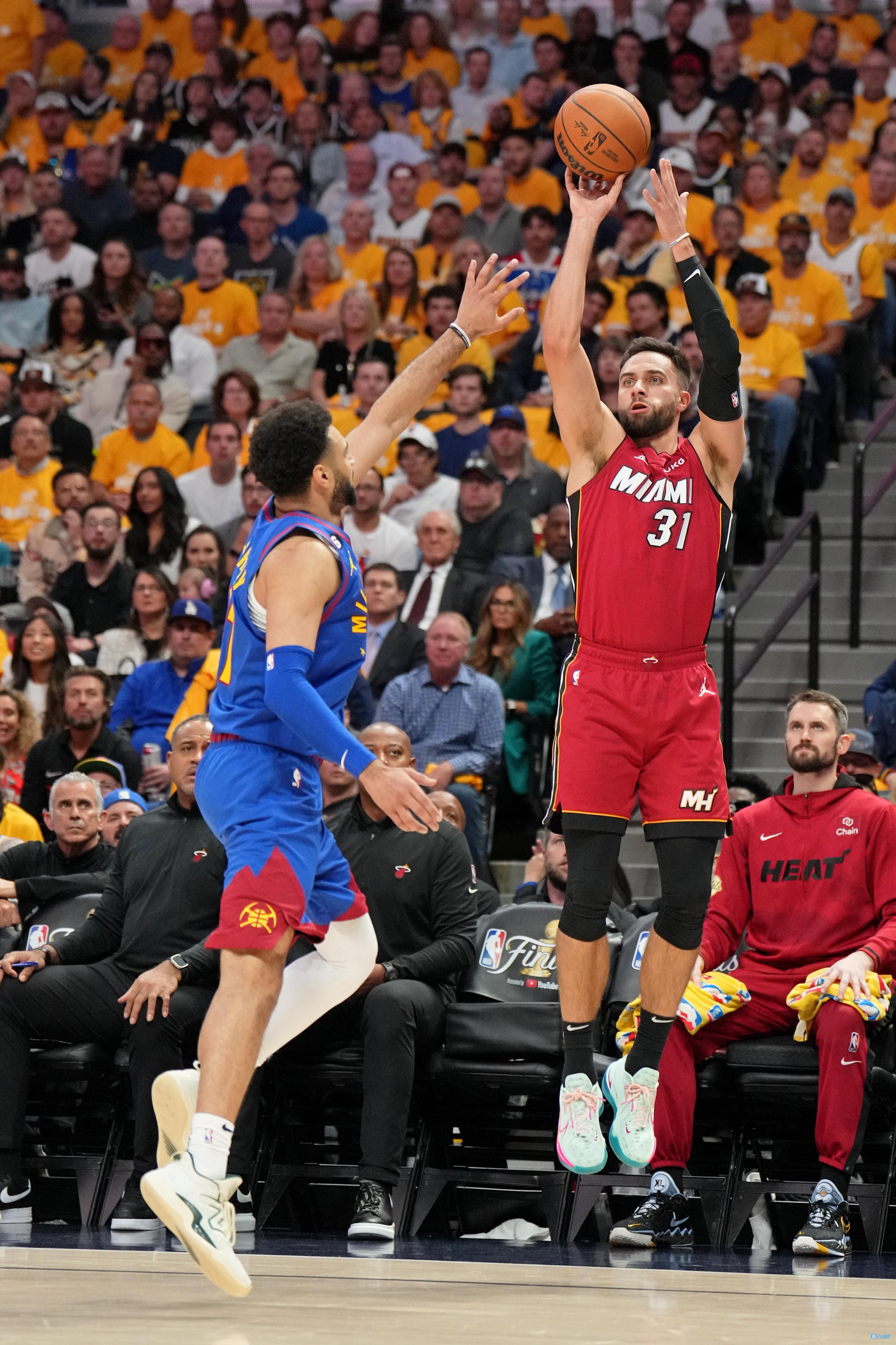 替补席的即 替补席的即